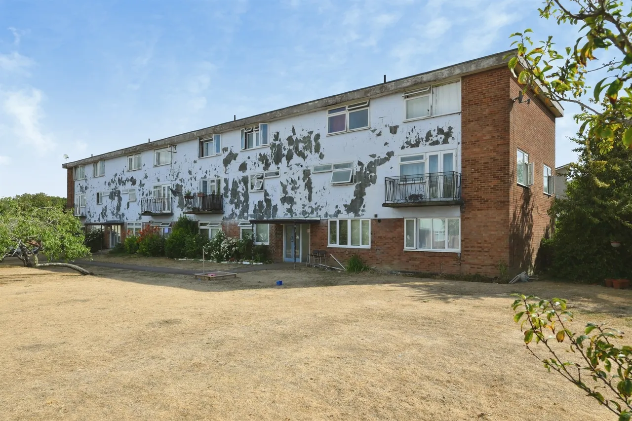 2 bed flat for sale — Amberry Court, HARLOW