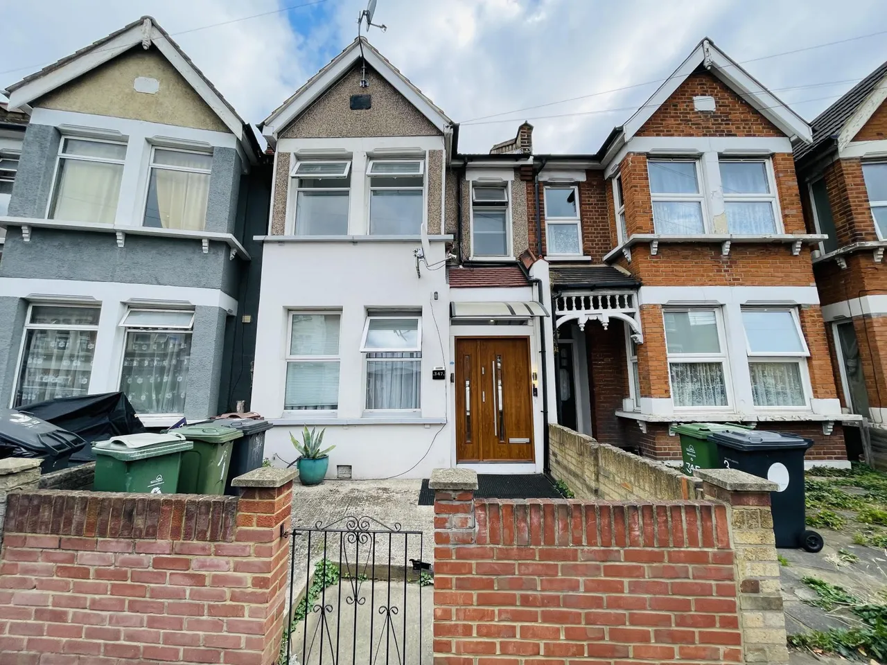 2 bed flat for sale, Grove Green Road, London, E11