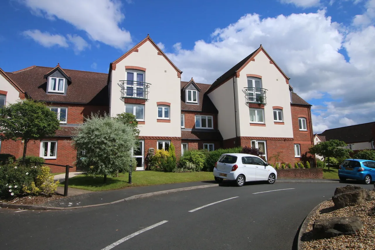 2 bed flat for sale — Worcester Road, Hagley, Stourbridge