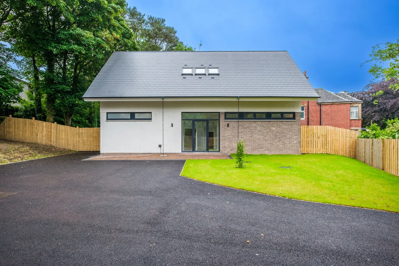 4 bed house for sale, Lanark Road, Carluke, ML8