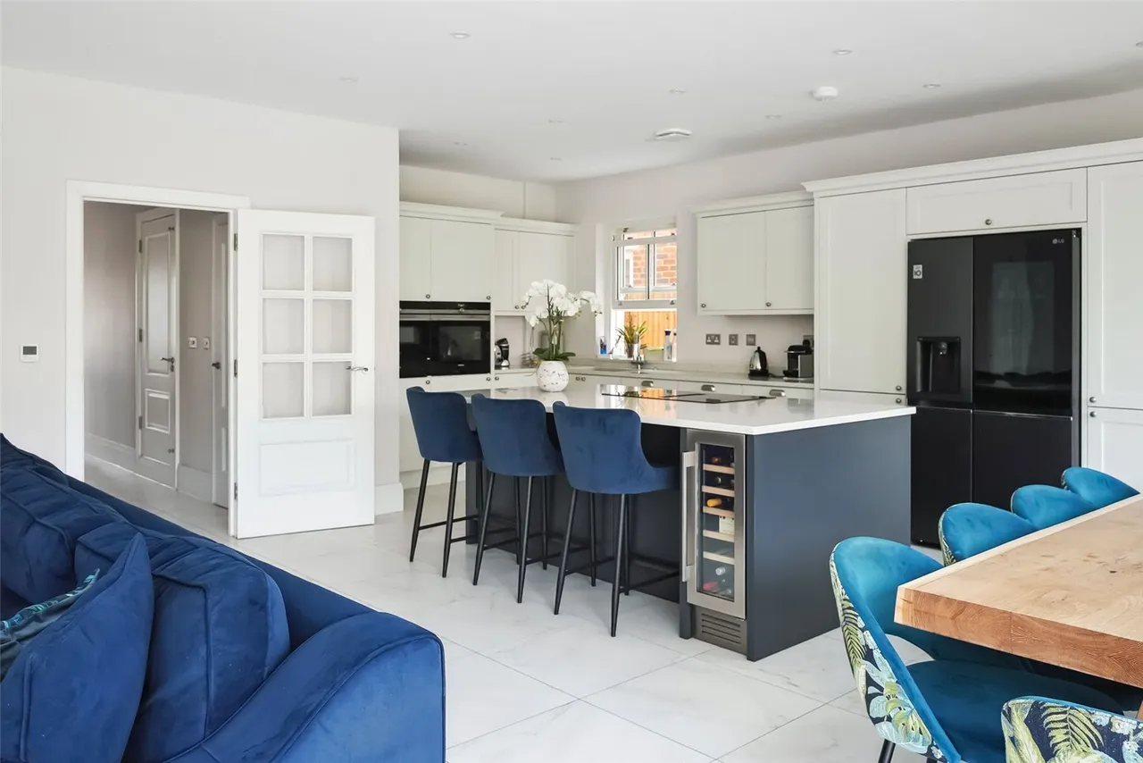Warwick Close, Hampton, TW12 2TY, photo 6