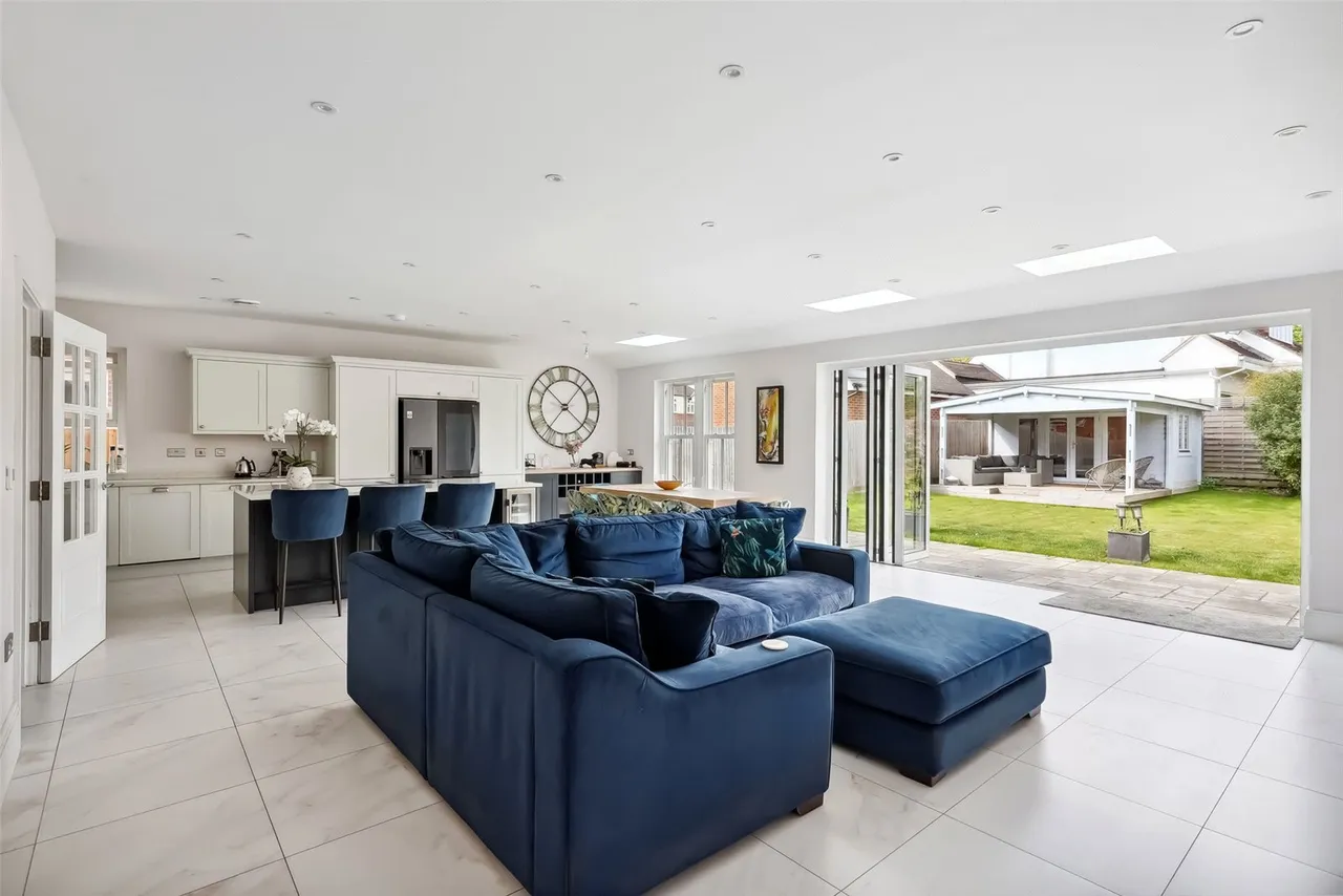 Warwick Close, Hampton, TW12 2TY, photo 4