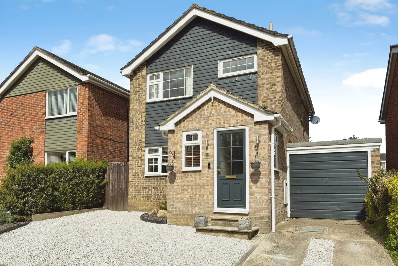 3 bed house for sale — Bramshott Drive, Hook, Hampshire, RG27 9EY