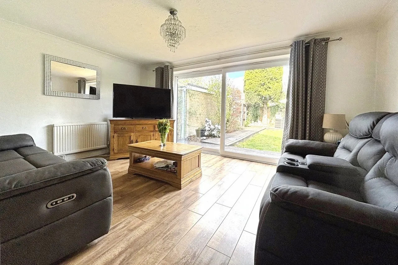 Bramshott Drive, Hook, Hampshire, RG27 9EY, photo 4
