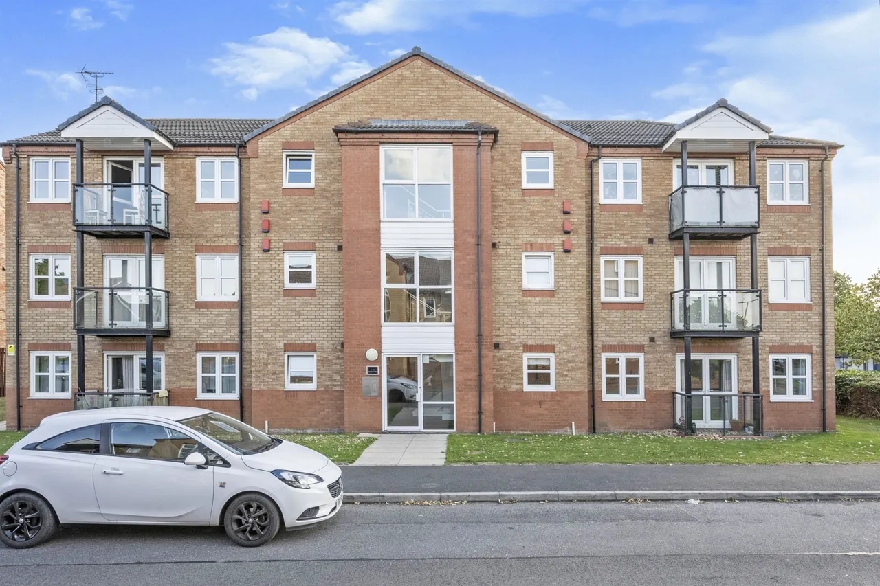 3 bed flat for sale — Fewston Way, Lakeside, Doncaster