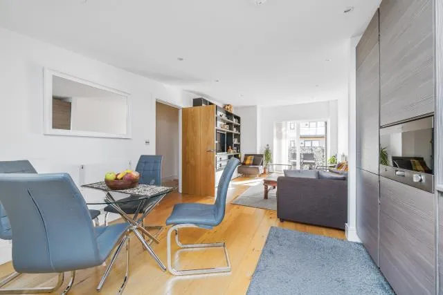 Silverworks Close, London, NW9, photo 5