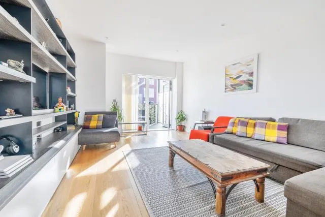 Silverworks Close, London, NW9, photo 3