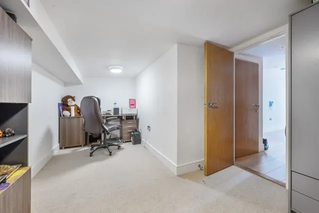 Silverworks Close, London, NW9, photo 8