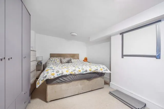 Silverworks Close, London, NW9, photo 6