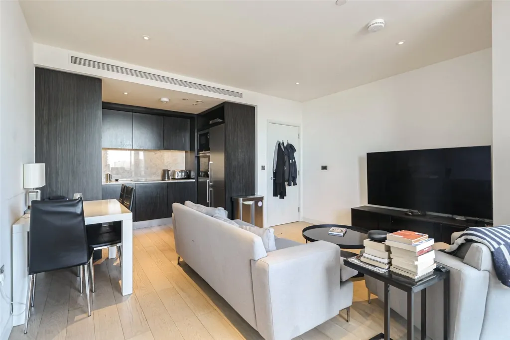 Biscayne Avenue, Canary Wharf, E14, photo 3