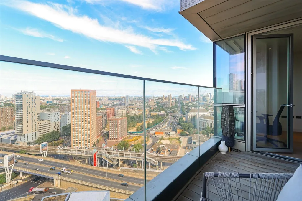 Biscayne Avenue, Canary Wharf, E14, photo 14