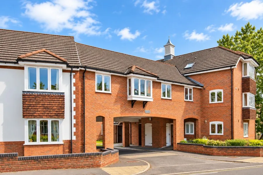 2 bed flat to rent, Beaufort Mews, Woking, GU21