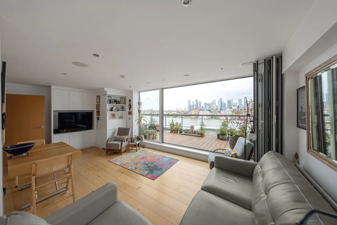 2 bed flat for sale, Dowells Street, London, SE10