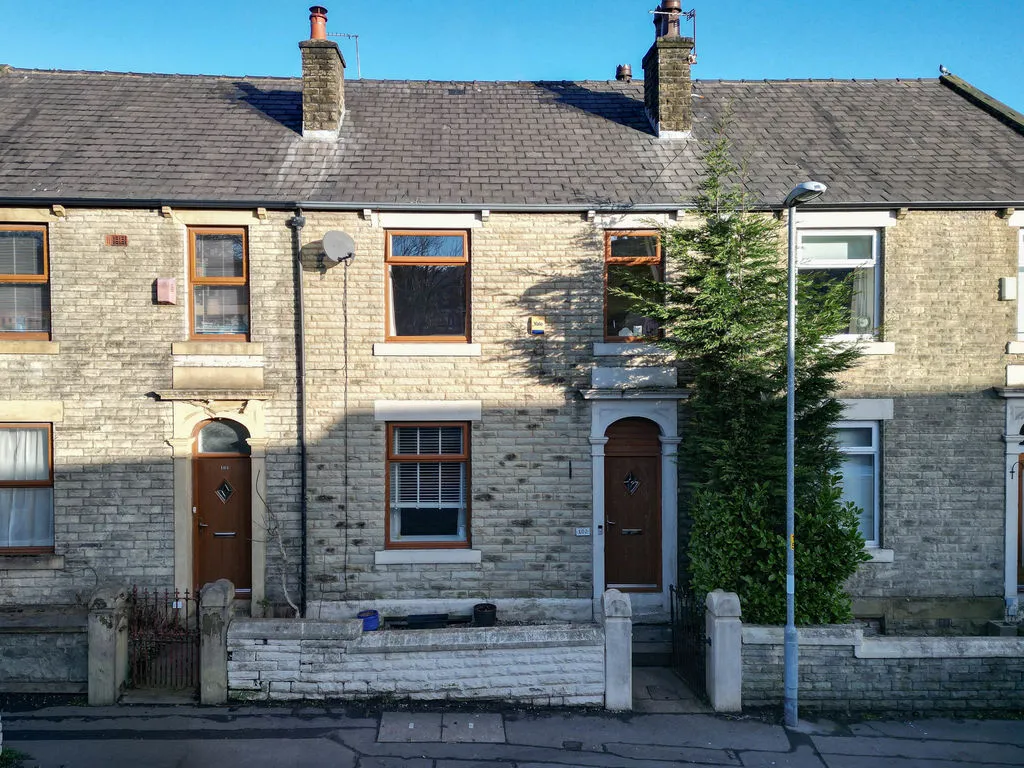 3 bed house for sale — Two Bridges Road Newhey, Rochdale OL16 3SR
