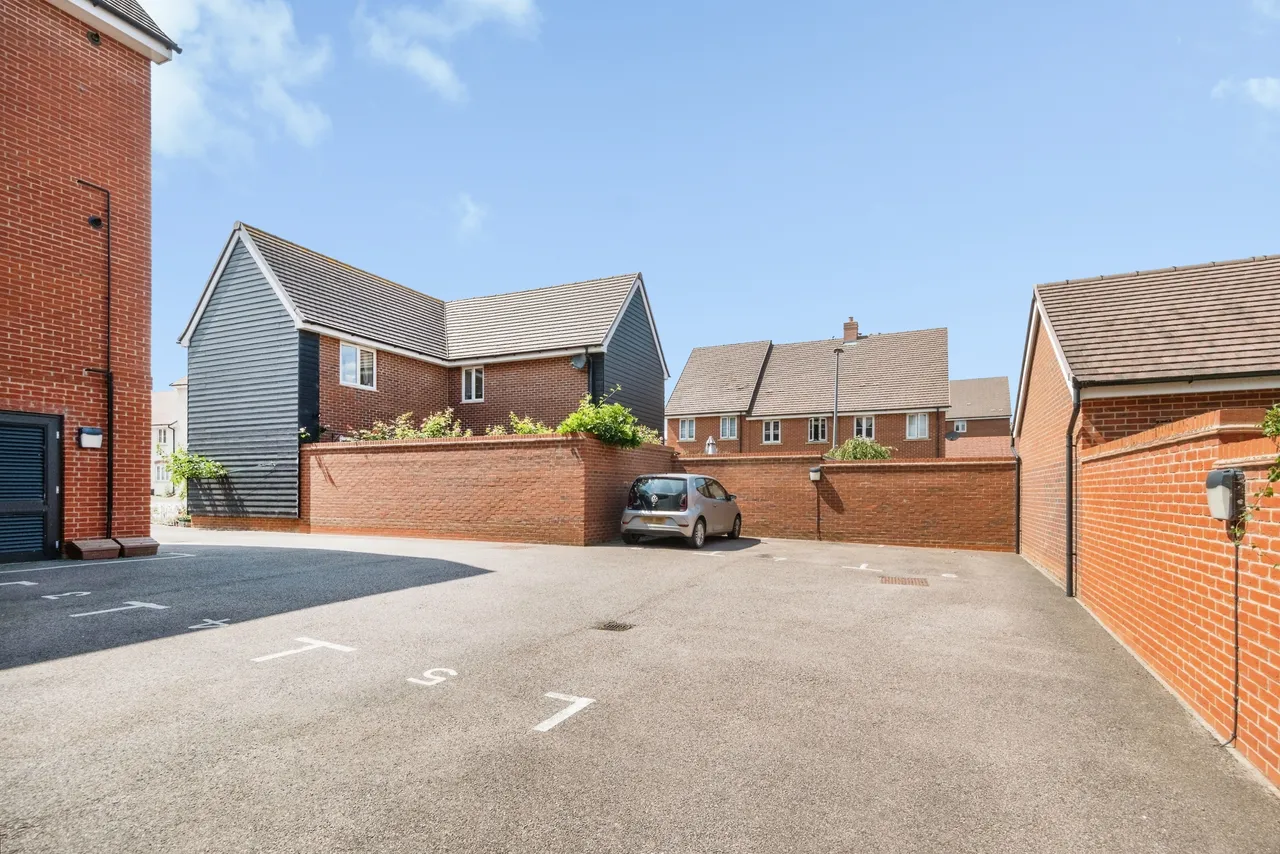 Santa Cruz Avenue, Newton Leys, MK3, photo 14