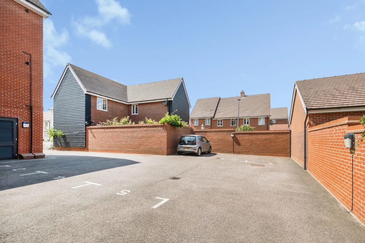 Santa Cruz Avenue, Newton Leys, MK3, photo 18
