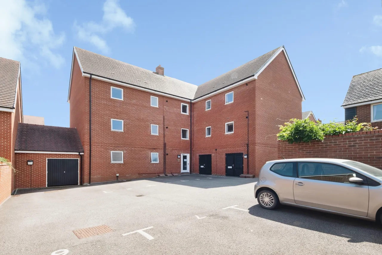 Santa Cruz Avenue, Newton Leys, MK3, photo 16