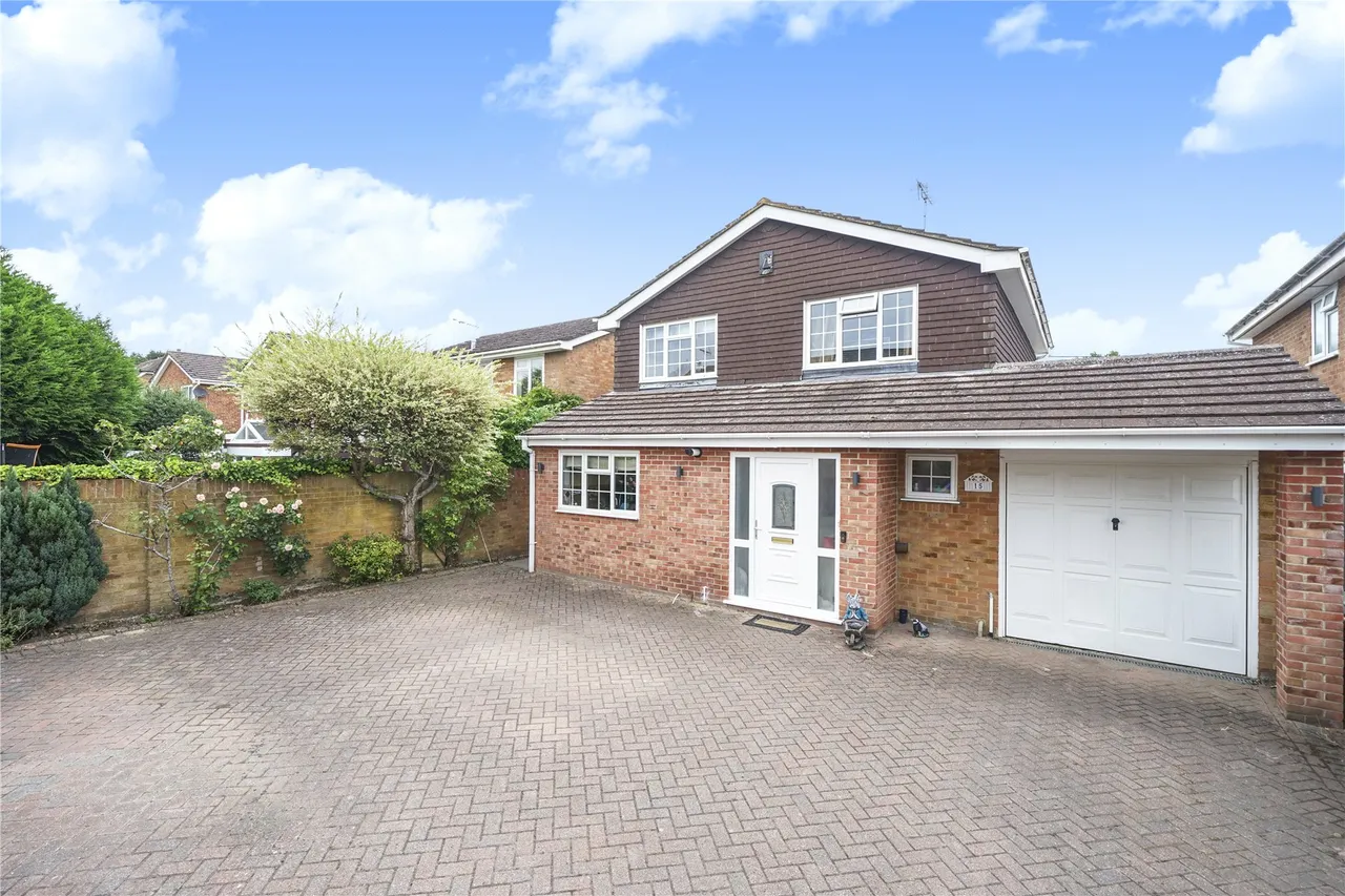 4 bed house for sale, Orchard Close, West End, GU24