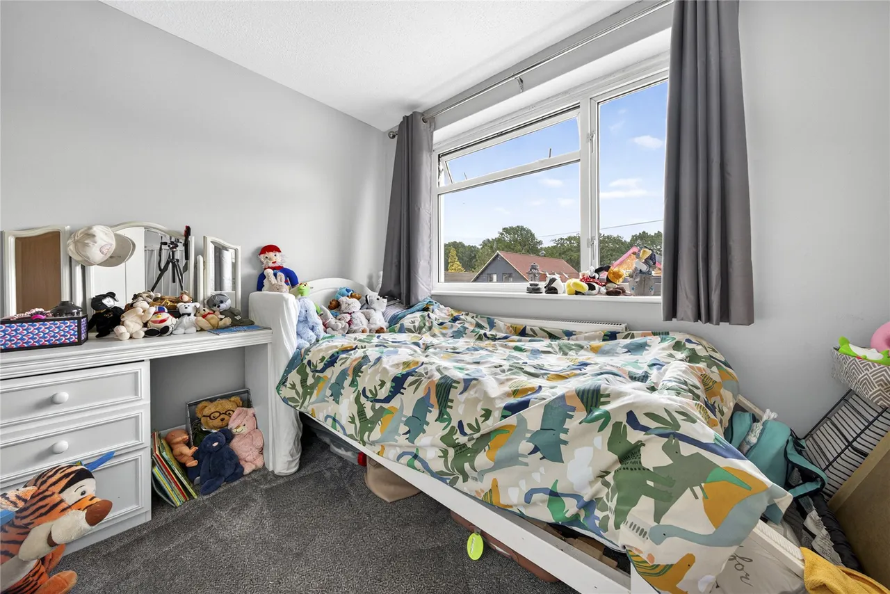 Orchard Close, West End, GU24, photo 13