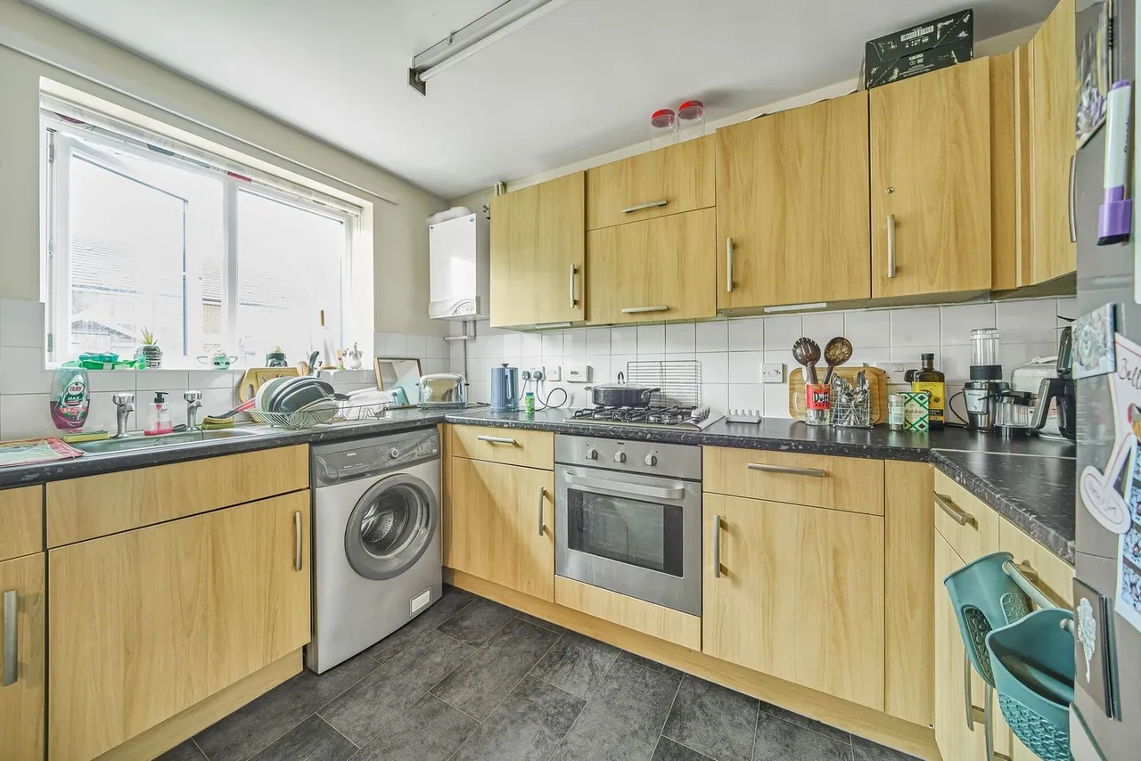 St Michaels Road, Ashford, TW15, photo 4