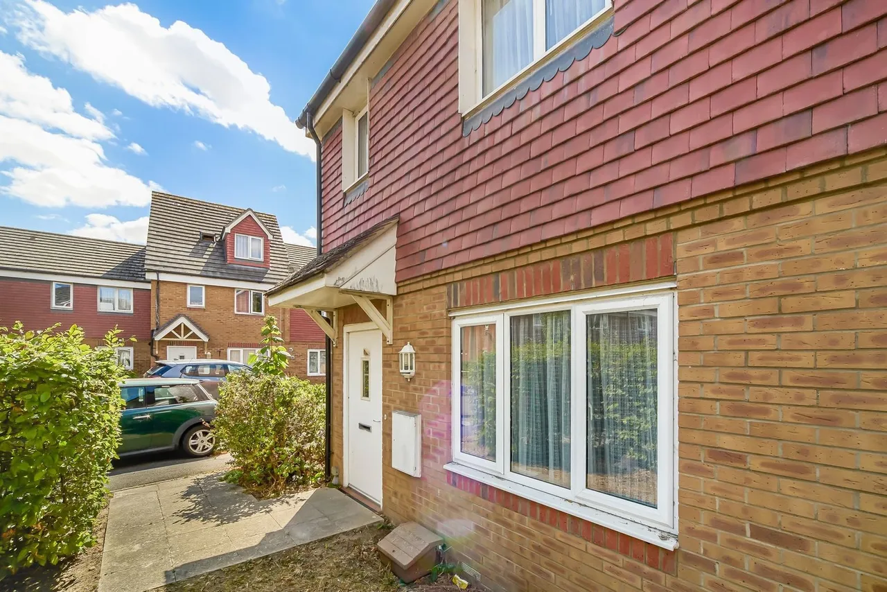 2 bed house for sale, St Michaels Road, Ashford, TW15