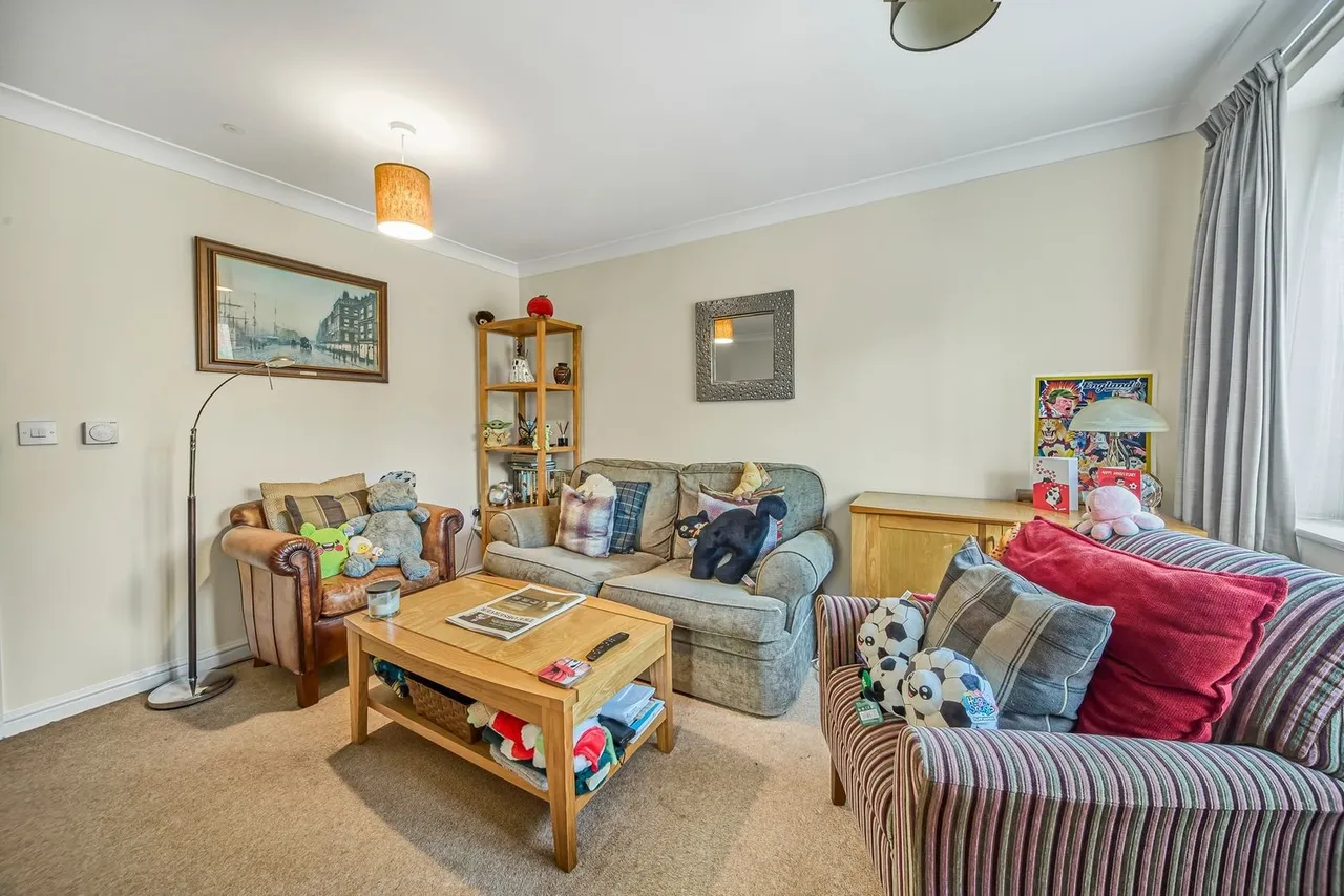 St Michaels Road, Ashford, TW15, photo 5