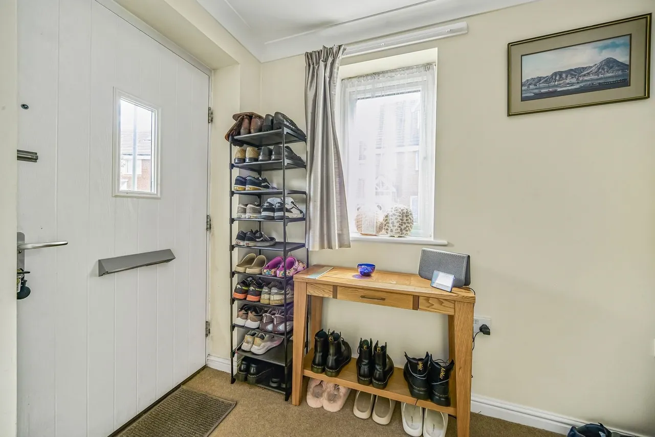 St Michaels Road, Ashford, TW15, photo 7