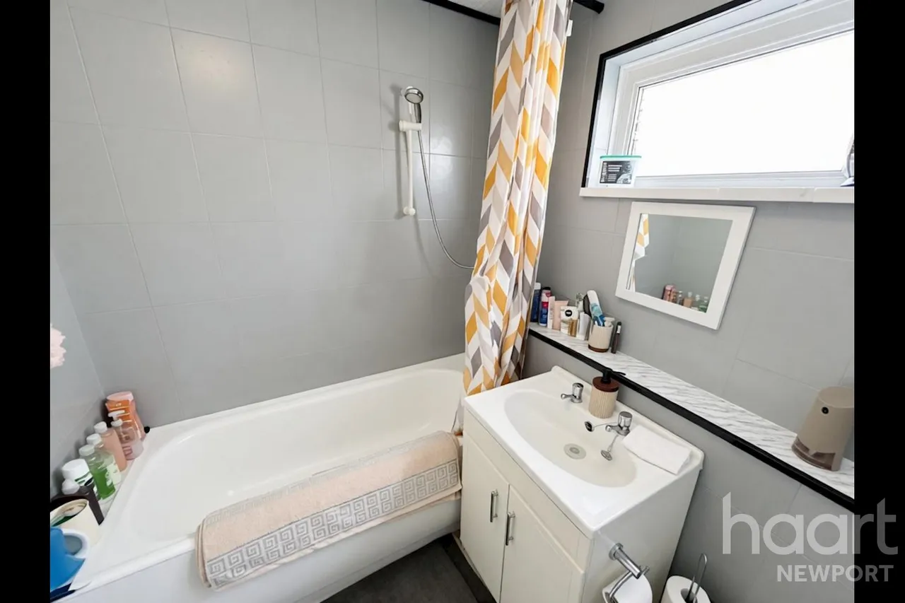 Oak Road, Newport, NP10, photo 14