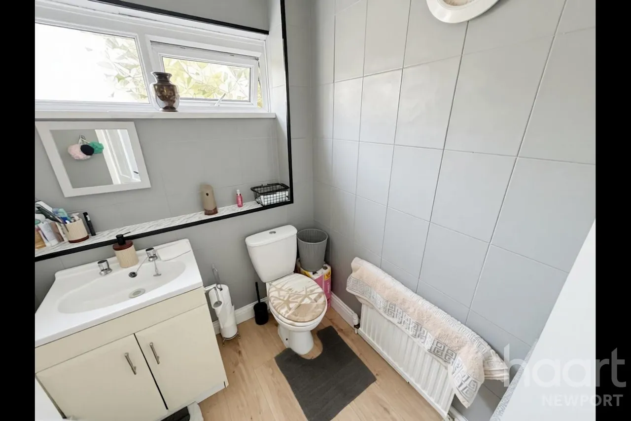 Oak Road, Newport, NP10, photo 13