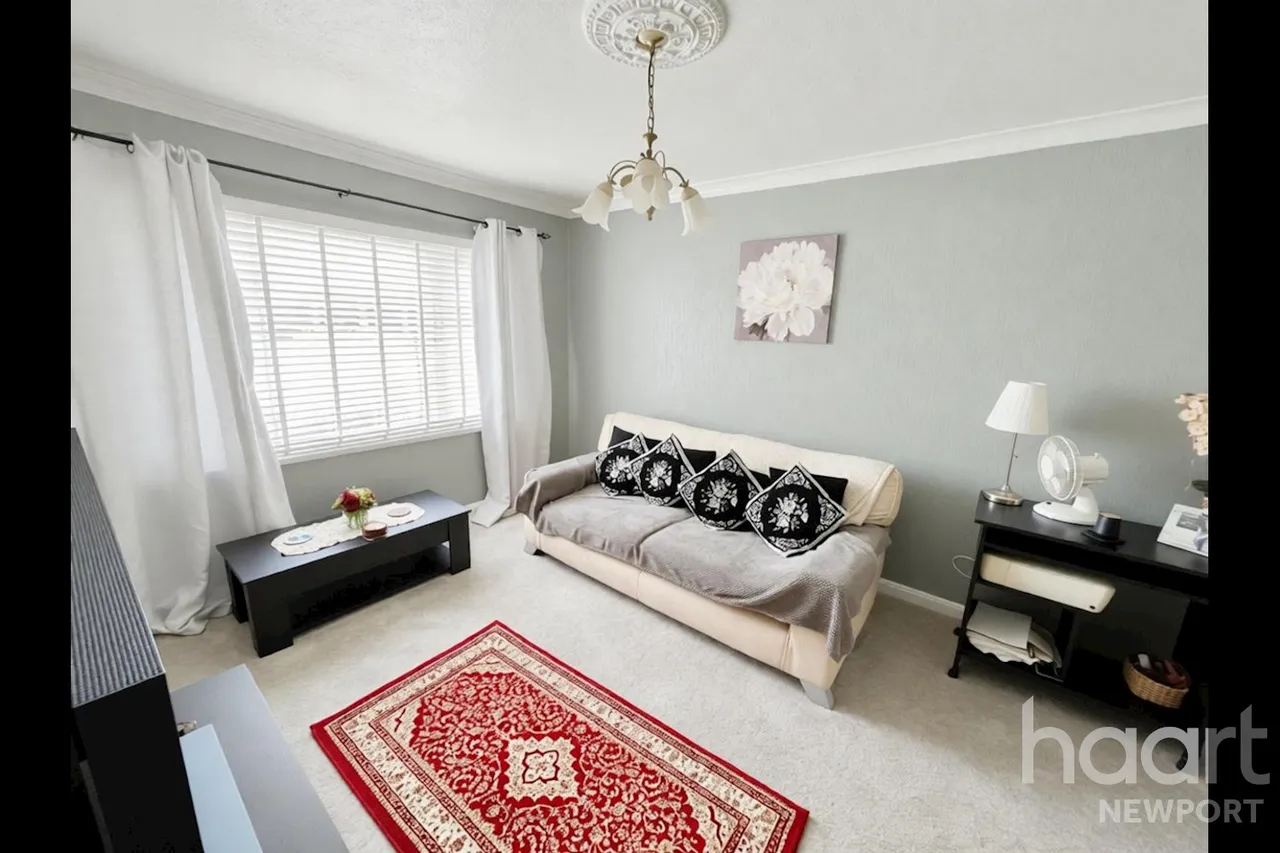 Oak Road, Newport, NP10, photo 3