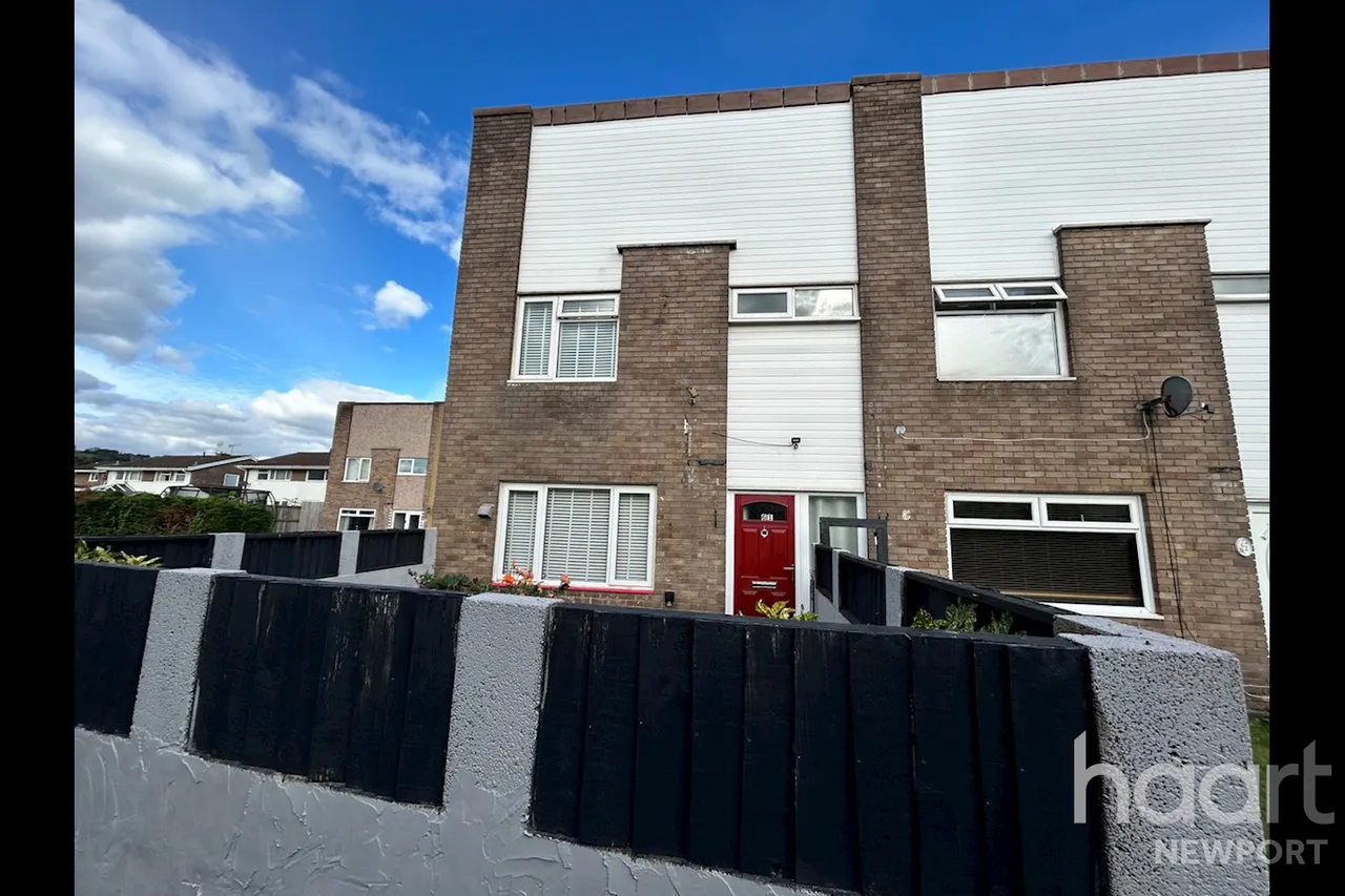 3 bed house for sale, Oak Road, Newport, NP10