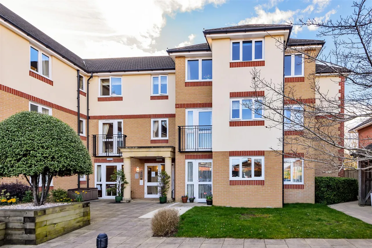 2 bed flat for sale, West End Road, Bitterne, SO18