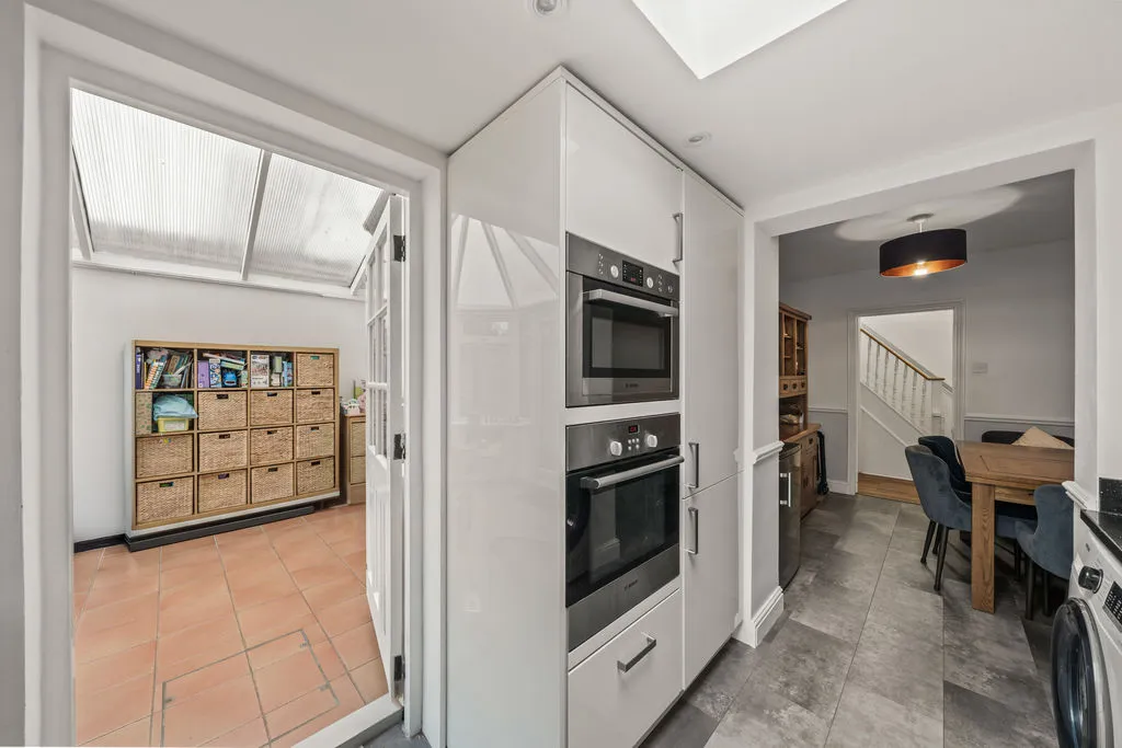 Kingsbridge Road, Morden SM4 4PZ, photo 9