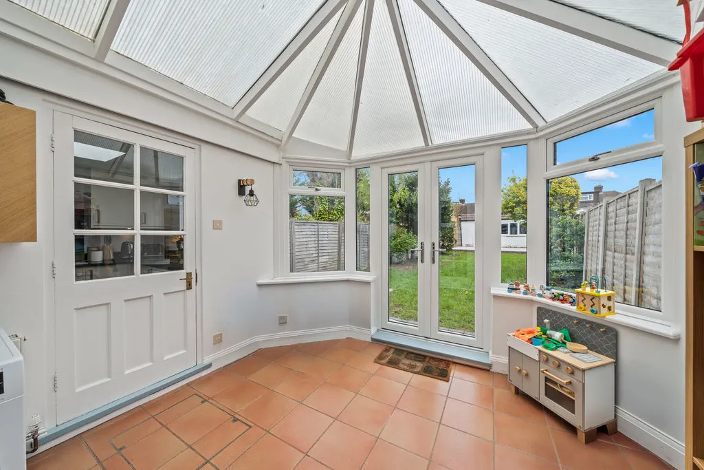Kingsbridge Road, Morden SM4 4PZ, photo 11