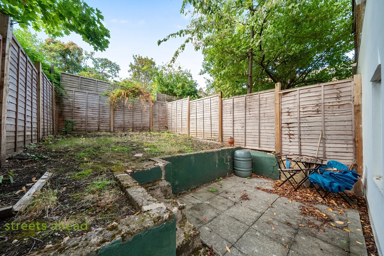 St. Gothard Road, London, SE27, photo 4