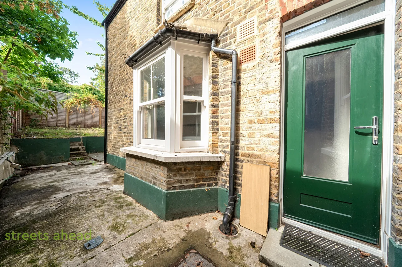 St. Gothard Road, London, SE27, photo 9