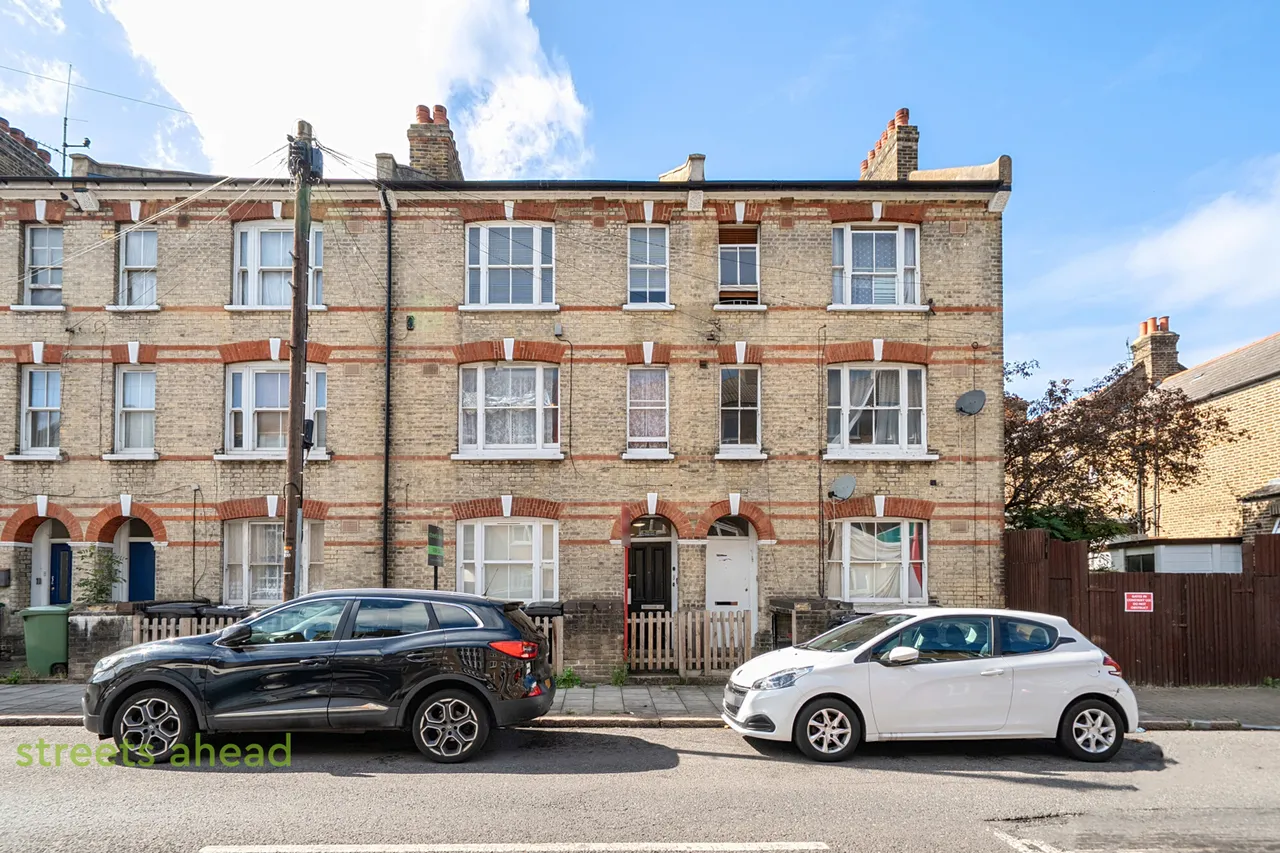 1 bed flat for sale, St. Gothard Road, London, SE27