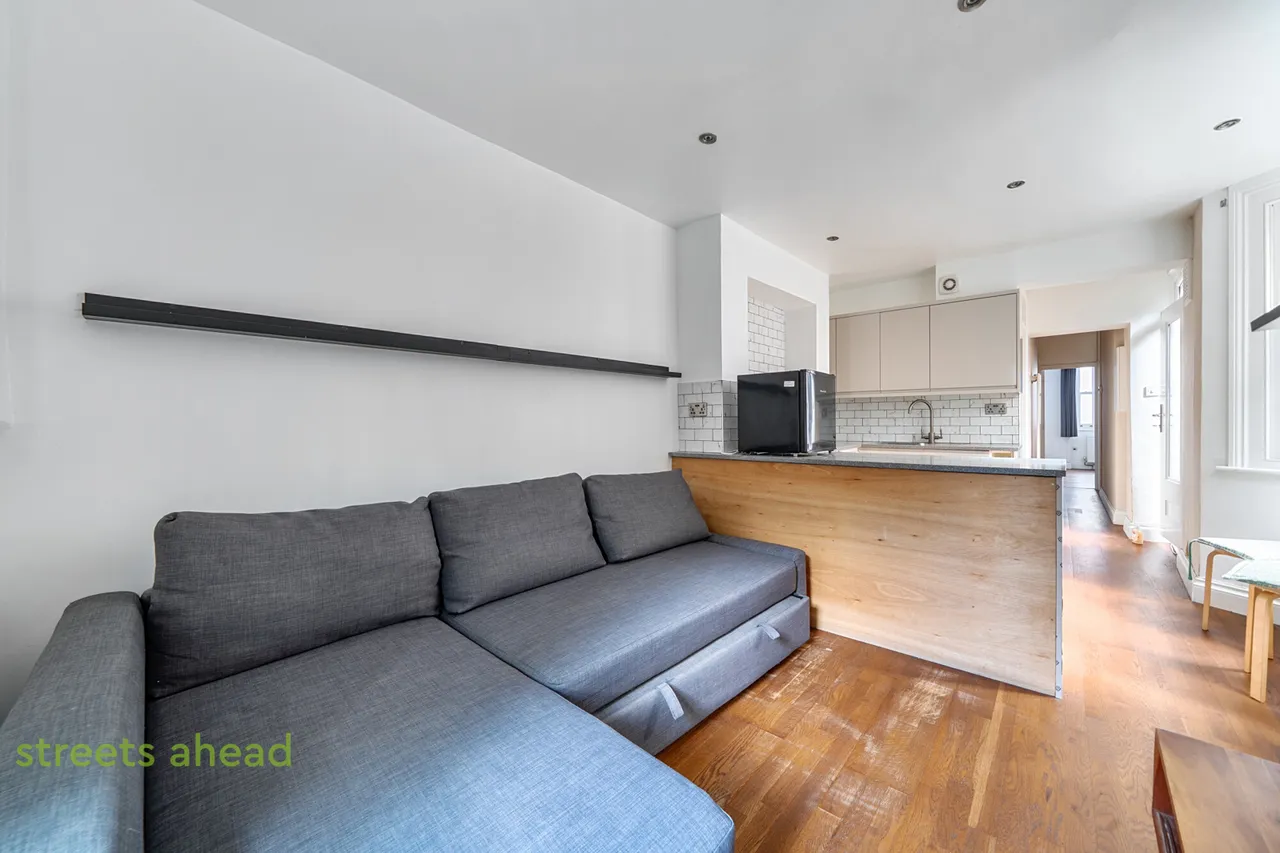 St. Gothard Road, London, SE27, photo 3