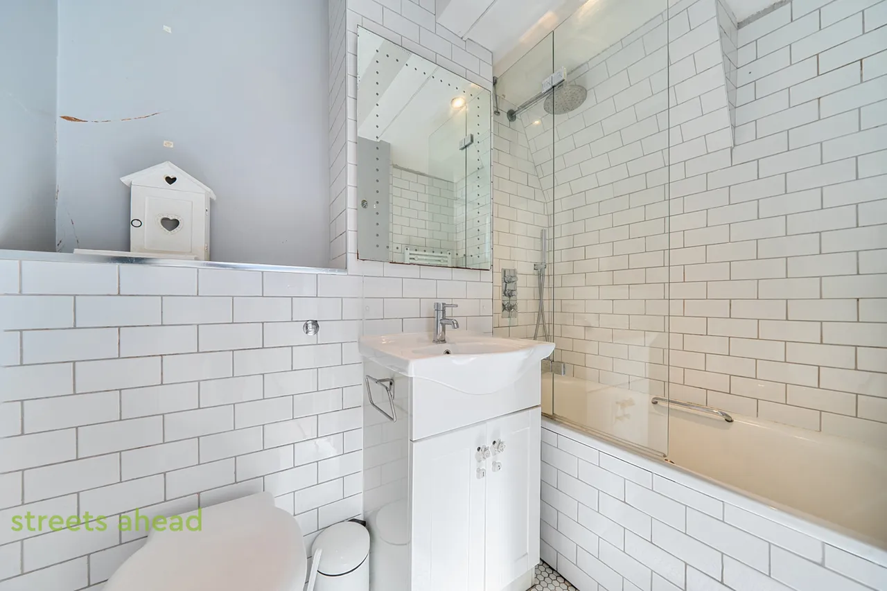 St. Gothard Road, London, SE27, photo 6