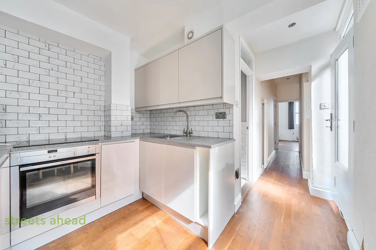 St. Gothard Road, London, SE27, photo 2