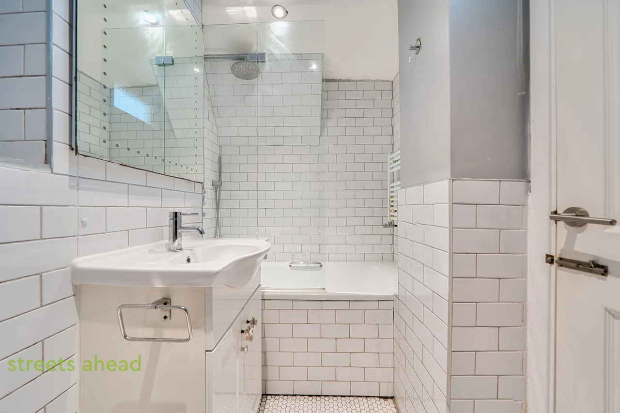 St. Gothard Road, London, SE27, photo 15