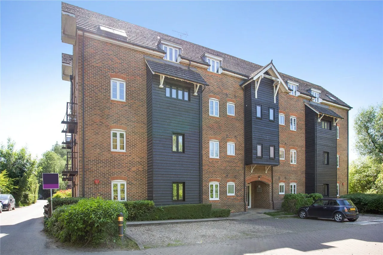 2 bed flat for sale — Springwell Lane, RICKMANSWORTH, WD3