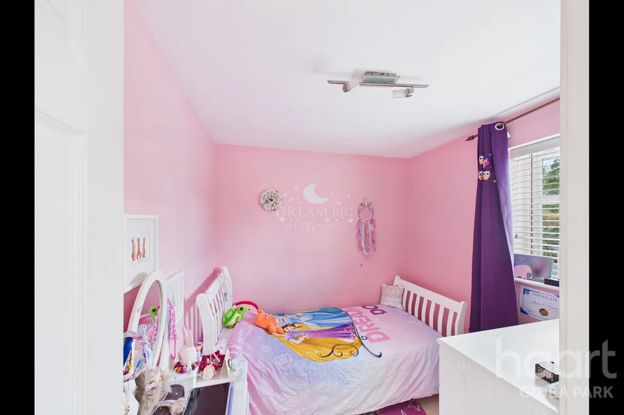 Oxford Close, Academy Fields Estate, RM2, photo 14