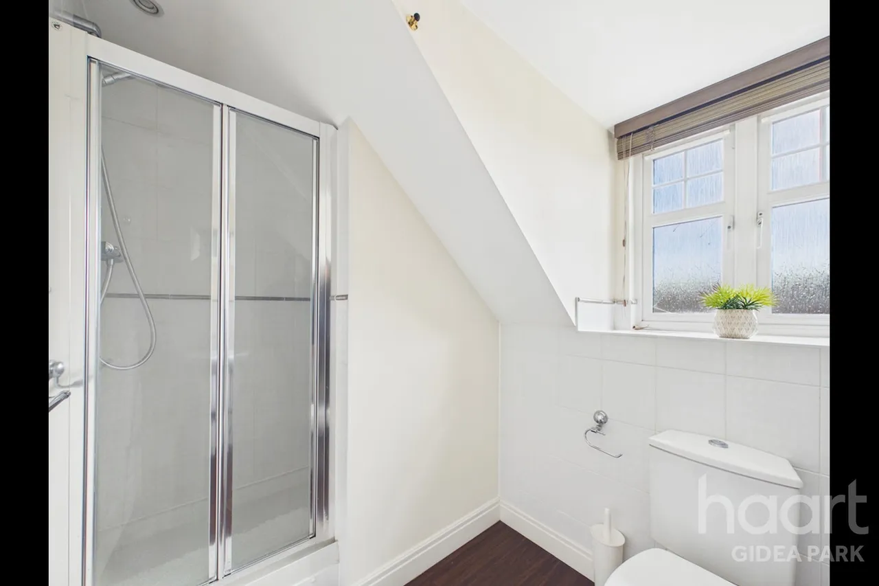 Oxford Close, Academy Fields Estate, RM2, photo 20