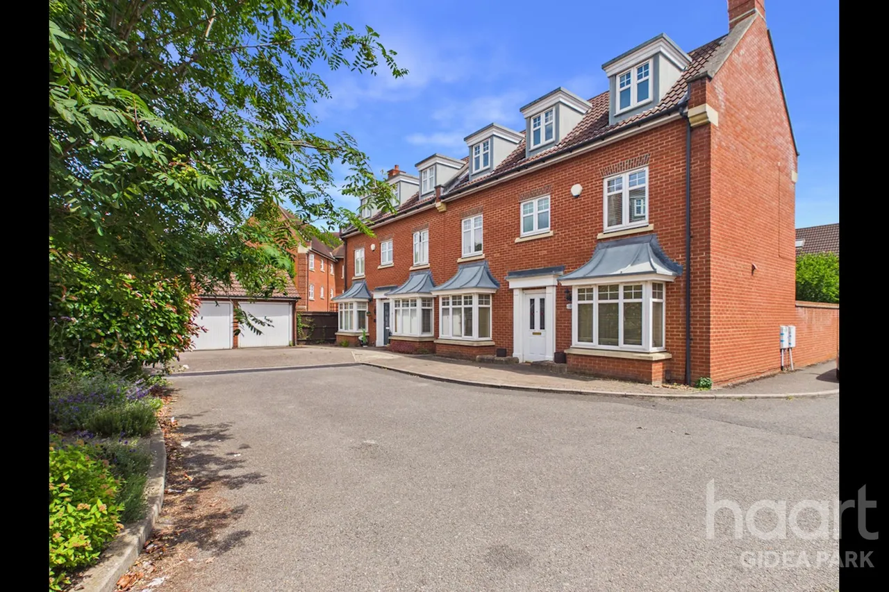 Oxford Close, Academy Fields Estate, RM2, photo 23