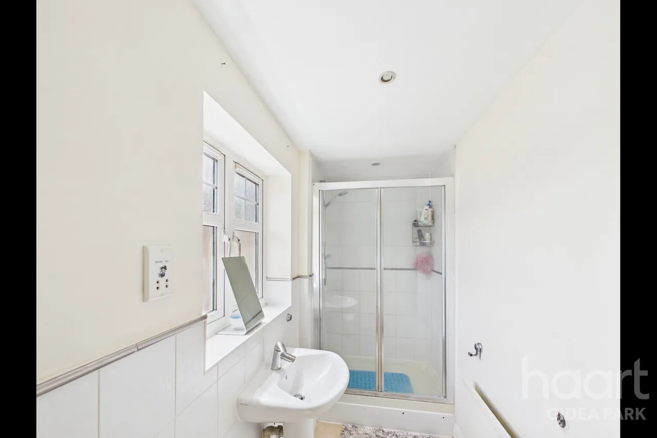 Oxford Close, Academy Fields Estate, RM2, photo 11
