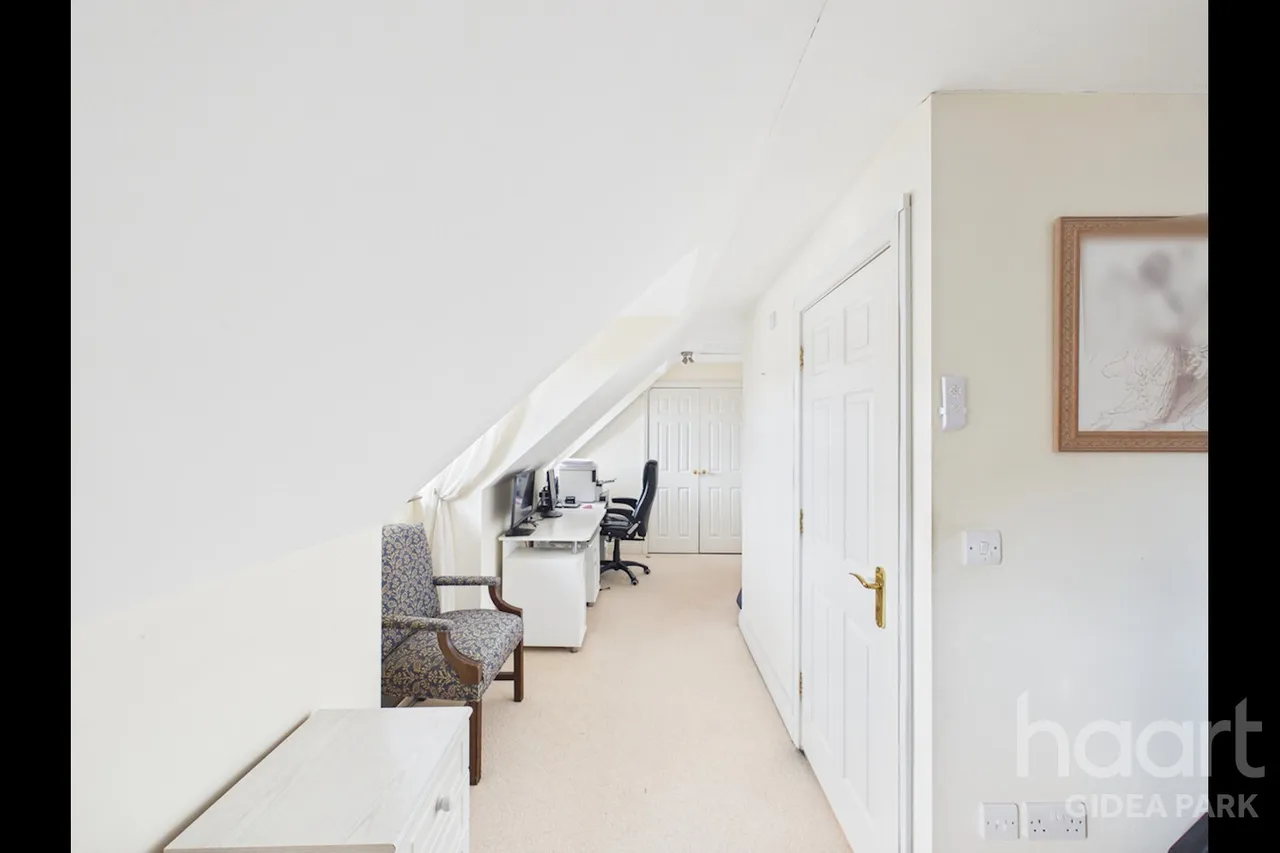 Oxford Close, Academy Fields Estate, RM2, photo 17