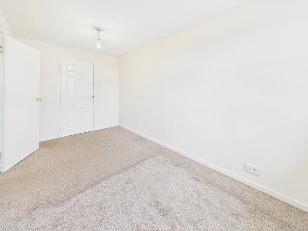 Castillon Drive, Whitchurch, photo 9