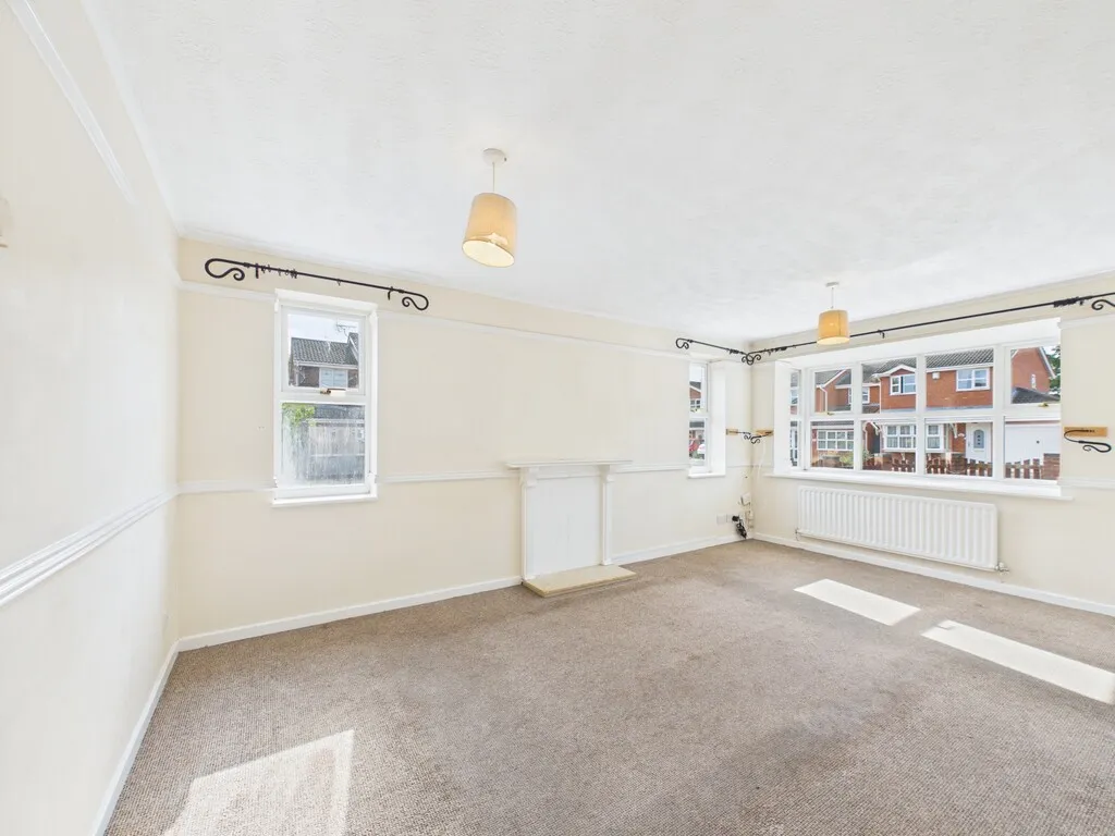 Castillon Drive, Whitchurch, photo 3