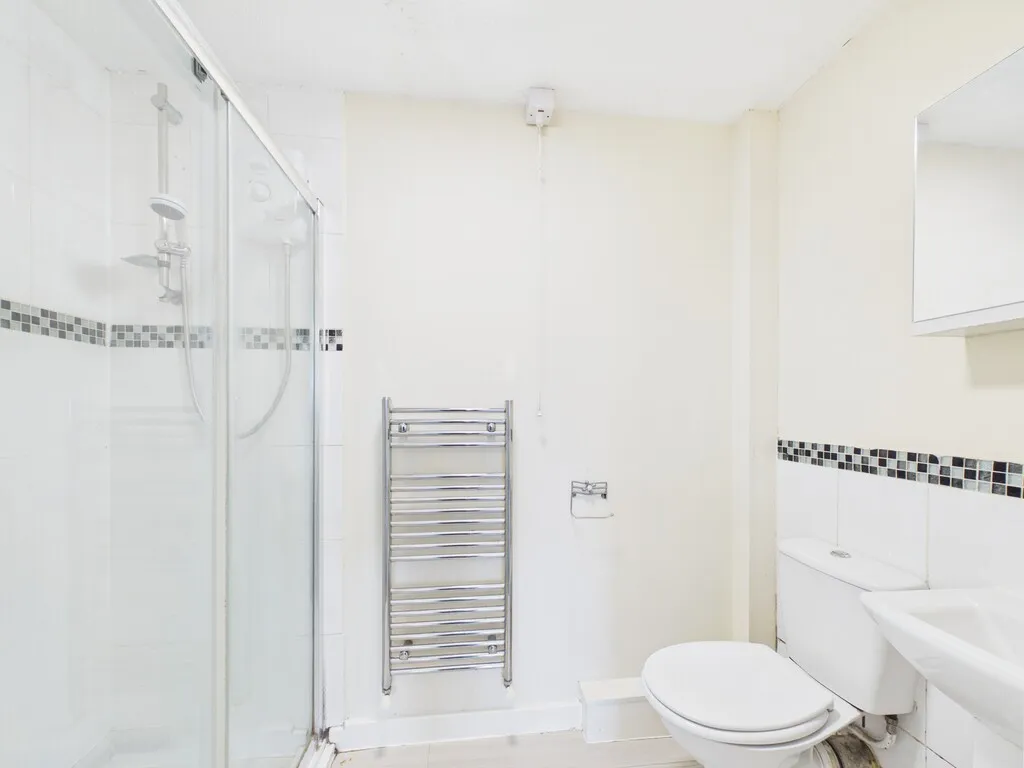 Castillon Drive, Whitchurch, photo 10